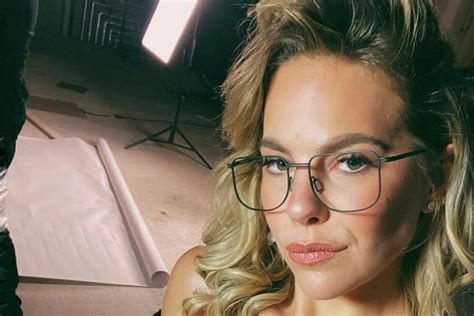 Eline De Munck Poseert Topless In Canada En Dat Levert Weer De Nodige Likes Op Foto S