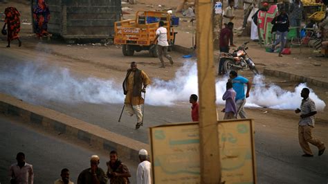 Sudan Protesters Met With Tear Gas On March To Presidential Palace