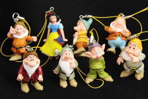 Disneys Snow White 7 Dwarfs Grumpy Sleepy Dopey Doc Happy Sneezy And Bashful Ebay