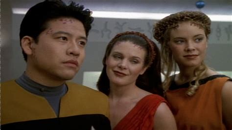 Watch Star Trek Voyager Season 3 Episode 20 Favorite Son Full Show On Paramount Plus