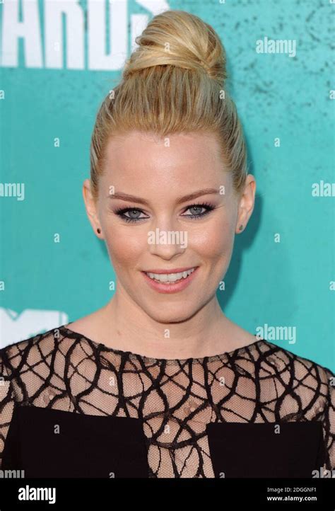 Elizabeth Banks Arriving At The Mtv Movie Awards 2012 Universal City