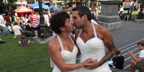 First Gay Marriages Take Place In Australia Fow 24 News