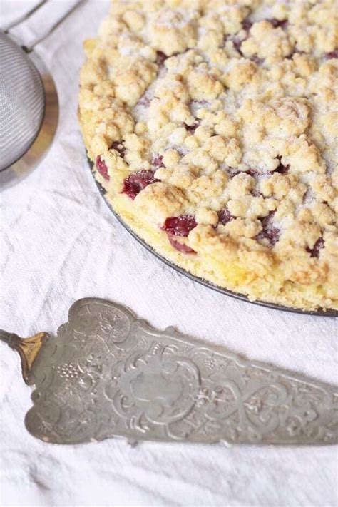 Die kuvertüre im wasserbad schmelzen. Kirsch Pudding Kuchen | Essen Rezepte