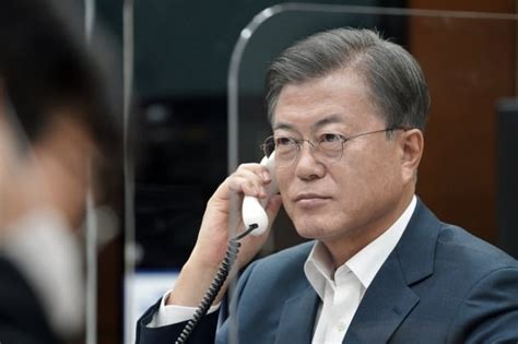 2020년 2월 17일, 자유한국당과 새로운보수당 및 미래를향한전진4.0 등의 정당들이 통합하여 '미래통합당'이라는 당명으로 창당되었다. 민주당국민의힘 지지율 격차 벌어져…文지지율도 상승 | 한경닷컴