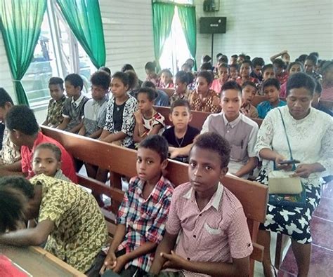 Dia sering berpakaian seadanya kalau di rumah. Liturgi Ibadah Natal Anak Sekolah Minggu Gki Di Papua - Ibadah Hari Doa Syukur Sekolah Minggu ...