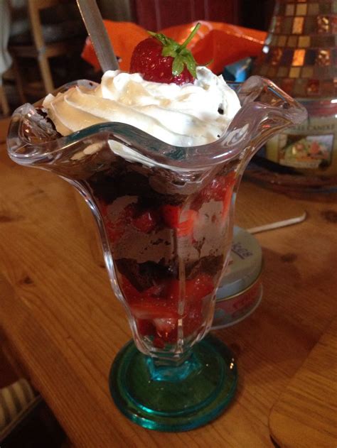 Angel food cake, easy 4th of july dessert, layered cake, red white and blue cake. One syn brownies with strawberries, low fat squirty cream ...
