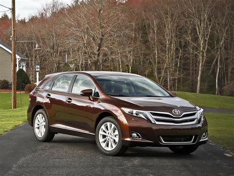 A first for toyota, venza's available star gaze™ fixed panoramic roof transforms from opaque to transparent at the press of a button. Toyota Venza - specifications, equipment, photos, videos ...