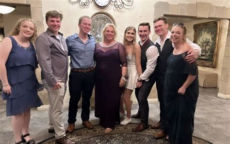 ‘sister Wives Janelle Brown Shares Pics From Son Logans Wedding