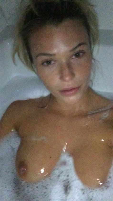 Famous Naked Celebs On Twitter Samantha Hoopes Nude And Sexy Photos My Xxx Hot Girl