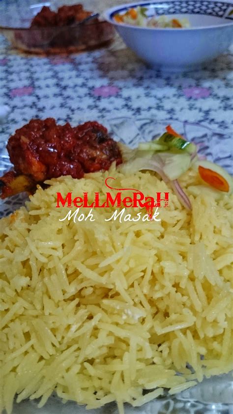 Nasi minyak (palembang malay for oily rice) is an indonesian dish from palembang cuisine of cooked rice with minyak samin (ghee) and spices. Moh Masak: NaSi MinYaK + AyaM MaSaK MeRaH