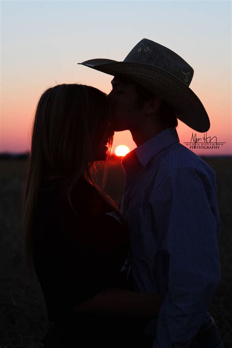 photography-couple-photo-idea-country-couple-photo-idea-western-photo-idea-sunset-photography