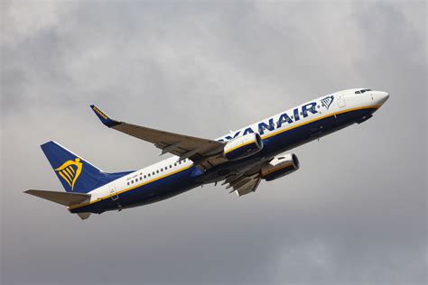 Ryanair Boeing 737 Engines Affected By La Palma Volcanic Ash Cloud