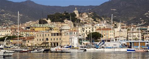 Alloggia nei migliori alberghi del principato, mangia nei migliori ristoranti monegaschi. San Remo | Oplev Italiens Monte Carlo med en rejse til San ...