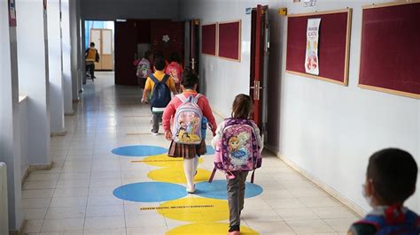Bakanlıktan yüz yüze eğitim açıklaması… milli eğitim bakanlığı, okulların 31 ağustos'ta başlayacağını ve eğitimin ilk olarak uzaktan yapılacağını açıklamıştı. Okullarda yüz yüze eğitim heyecanı başlıyor