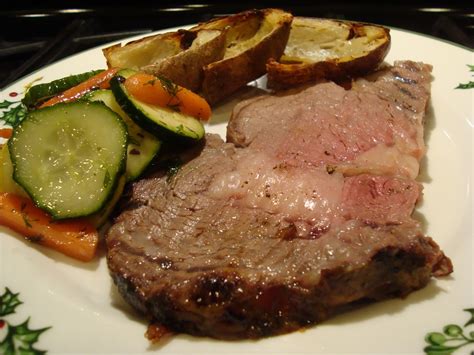 There are 374 calories in 1 serving of christmas prime rib. Kitchen Centsability : Christmas Prime Rib of Beef