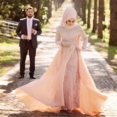 Saudi Arab Style Dubai Kaftan 2016 Latest Hijab Long Sleeve Lace Wedding Dress Middle East