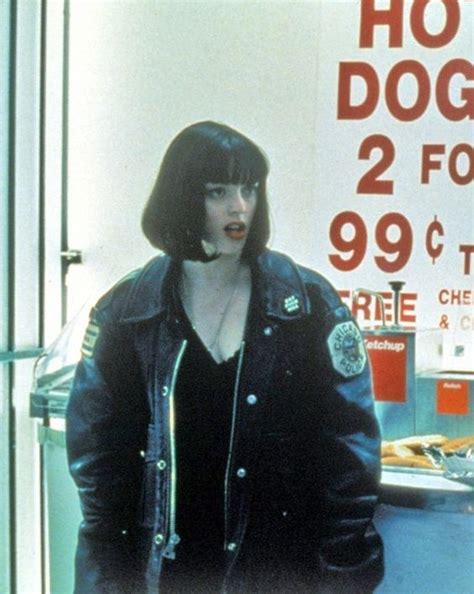 Rose mcgowan nació en italia y fue criada en las comunas del culto religioso niños de dios, del que su padre sin embargo, cuatro meses más tarde, un encuentro casual trajo a rose mcgowan una nueva oportunidad, de la mano de the doom generation y un papel protagonista, el de amy blue. Pin on Rose McGowan
