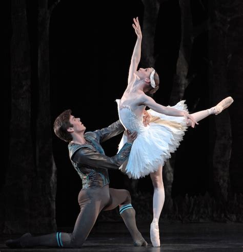 Houston Ballet Caps The Season With Swan Lake The Dance Dish A