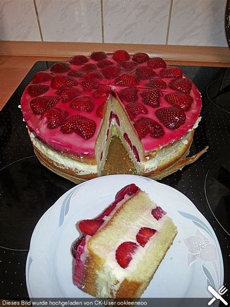 Zergeht auf der zunge, weltbester butterkuchen ! Erdbeer-Kuchen mit Vanillecreme | Rezept | Erdbeer kuchen ...