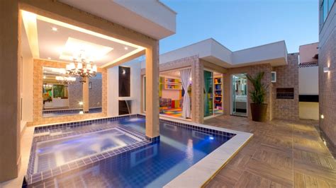 Estas son fotos de casas prefabricadas masso construidas con madera. Casa de Luxo no Bosque das Palmeiras - Mobiliada e ...