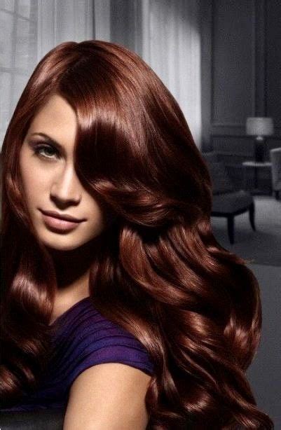 Auburn is the perfect balance of red and brown hues, but overall, you can tailor the color to flatter any skin tone. # Beauty in 2020 | Deep auburn hair, Hair color auburn ...