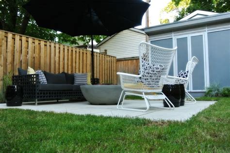 Mid century modern fire pit. Mid Century Modern glam urban backyard with fire pit ...