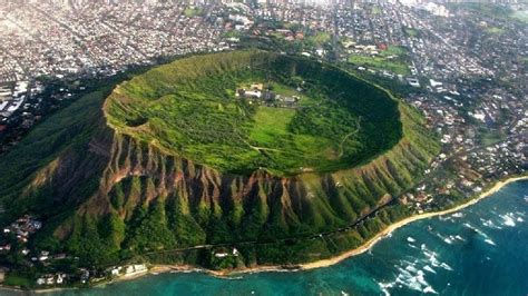 The Volcano In Hawaii Oahu Volcanic Complex Youtube