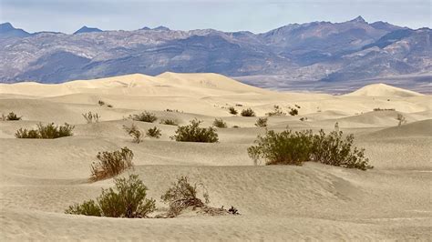 Download Wallpaper 1366x768 Desert Dunes Mountains Nature Landscape