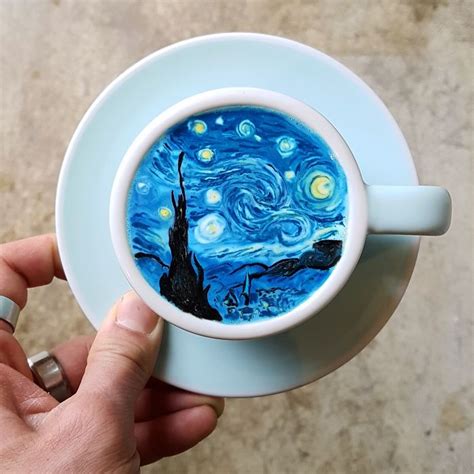 Tremendously awesome, but not totally necessary. Latte art coffee by a Korean barista - Vuing.com