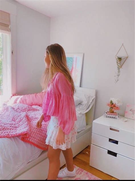 You need it to nail that classic style. pinterest: @ellacatherine1 in 2020 | Preppy room, Dorm room decor, Room inspo