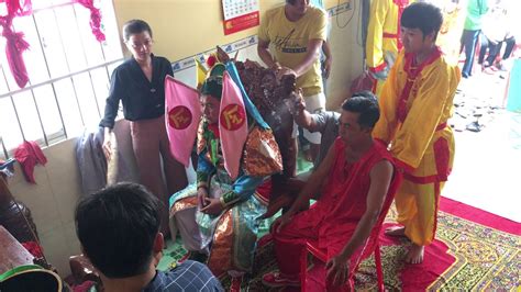 Do đó vào đêm rằm tháng giêng (âm lịch) năm đó, sau một cuộc họp bàn việc quốc kế quân cơ, bác đã hứng khởi sáng tác bài thơ : Ông về xác 👘 Rằm tháng giêng - Tân Châu - An Giang ( Vùng đất tâm linh) - YouTube