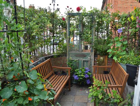 Garden Ideas For Small Spaces Image To U
