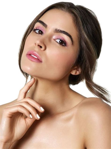 Olivia Culpo Wears The Five Best Makeup Trends For Spring Best Makeup