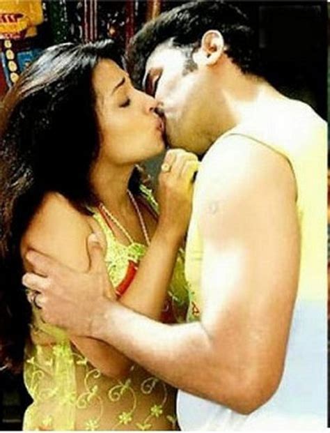 Actress Tamanna Bhatia Lip Lock Kiss Hd Photos Tamannaah Bhatia Lip Lock Kissing Photos Images