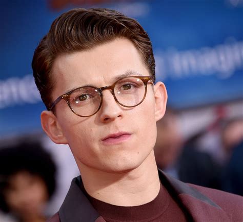Tom holland's enthralling account tells the story of caesar's generation, witness to the twilight of the republic and its bloody transformation into an empire. Tom Holland età, altezza, fidanzata e filmografia del ...