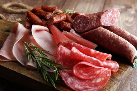 Ciao benedetta, ho provato oggi la tua ricetta usando per il torrone stampini in silicone tondi e a forma di stella. Come fare il salame in casa | Guide di Cucina