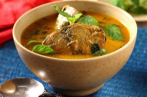 Available in varieties, some are in the shape of dry fish floss known as serunding ikan , and some are moist such as sambal ikan bilis ( anchovies ) or sambal ikan tongkol ( skipjack tuna ). Resep Ikan Tongkol Kuah Santan Kuning