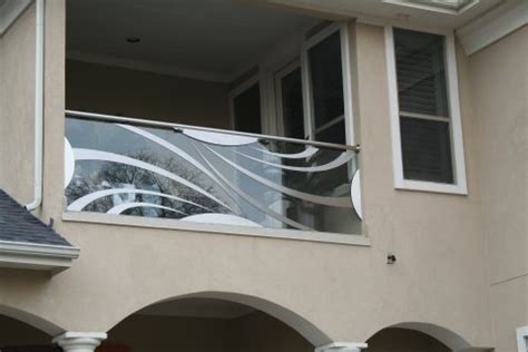 A glass balcony railing in this style lends itself perfectly to french doors. Bar Frosted Glass Handrail, Steel International | ID ...