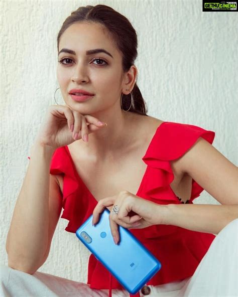 Kriti Kharbanda Instagram Hey Guys Download The Super Cool Sharechat App Right Now And Follow