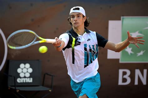 Lorenzo musetti (born 3 march 2002) is an italian tennis player. Lorenzo Musetti: el joven de 18 años que está haciendo ...