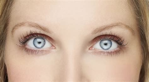 cómo hacer destacar los ojos azules estilo de vida belleza univision