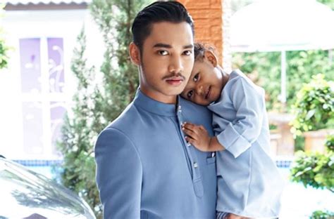 Dalam pada itu, hael juga memuat naik sekeping gambar dengan berkata: Hael Husaini Dedah Anak Manja Dengan Calon Isteri