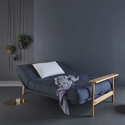 Une véritable bulle de douceur pour un moment de détente et de confort. canapé lit clic-clac de luxe BALDER - Innovation Living DK ...