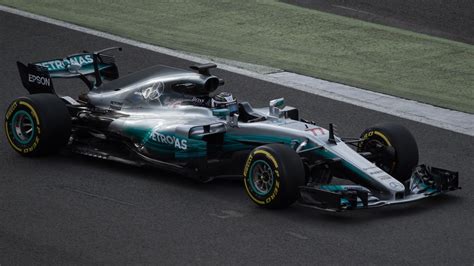 In de formule 1 hadden ze graag geëxperimenteerd met een nieuwigheid: New Mercedes 'stands out' - McLaren - Eurosport