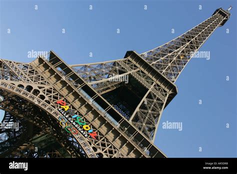 The Eiffel Tower Portrait Hi Res Stock Photography And Images Alamy