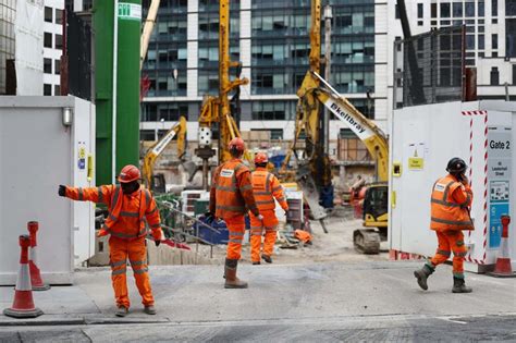 builders back to work with strict rules after boris johnson s relaxation of lockdown london