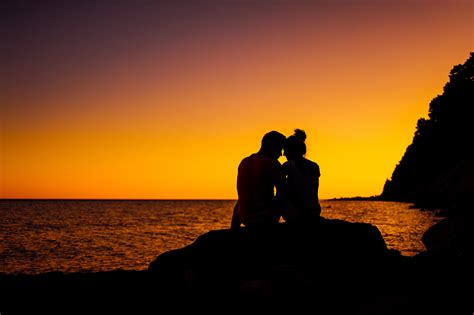 Beautiful Couple Pose In Sunset Hd Desktop Wallpaper Couple In Sunset Hd 2181960 Hd