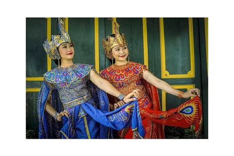 10 Tari Tradisional Khas Jawa Barat Sunda Harian Haluan