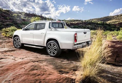 La robustezza e la duttilità del mezzo ne consentono l'utilizzo su qualsiasi tipo di terreno. Prijzen Mercedes X-Klasse Pick-Up - AutoWereld