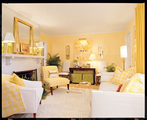 Sikes's classic daffodil living room in alabama. Cheery Yellow Living Room - Southern Living